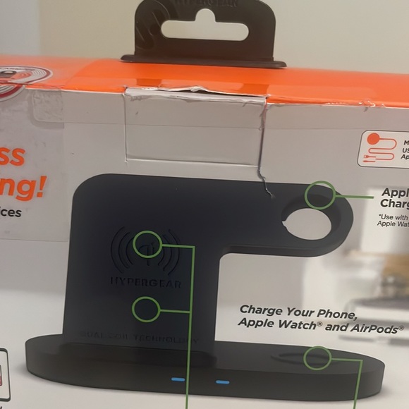 HYPERGEAR 3 in 1 charging dock - Picture 3 of 3